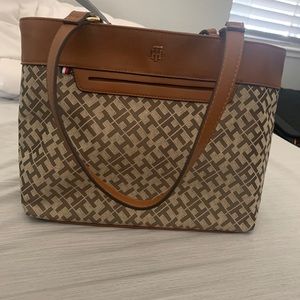 Tommy tote